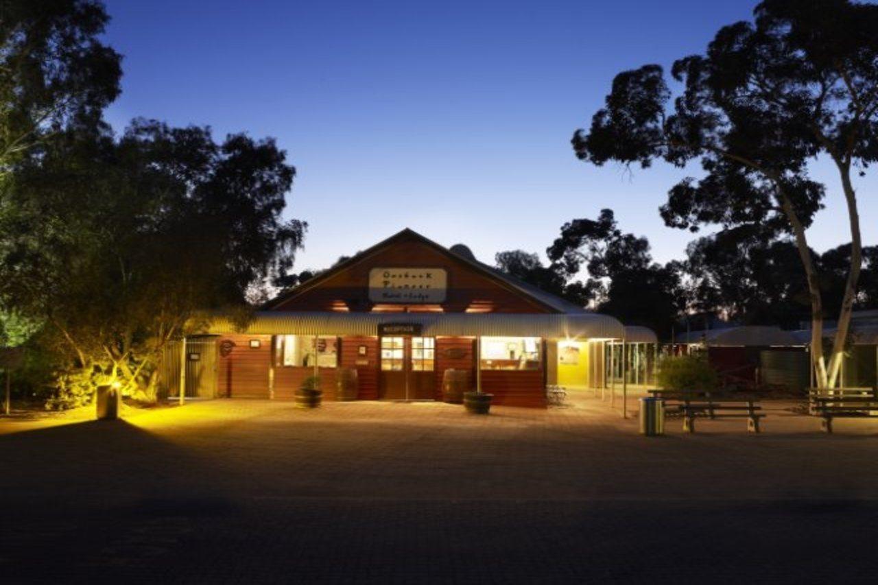 Outback Hotel Uluru Extérieur photo