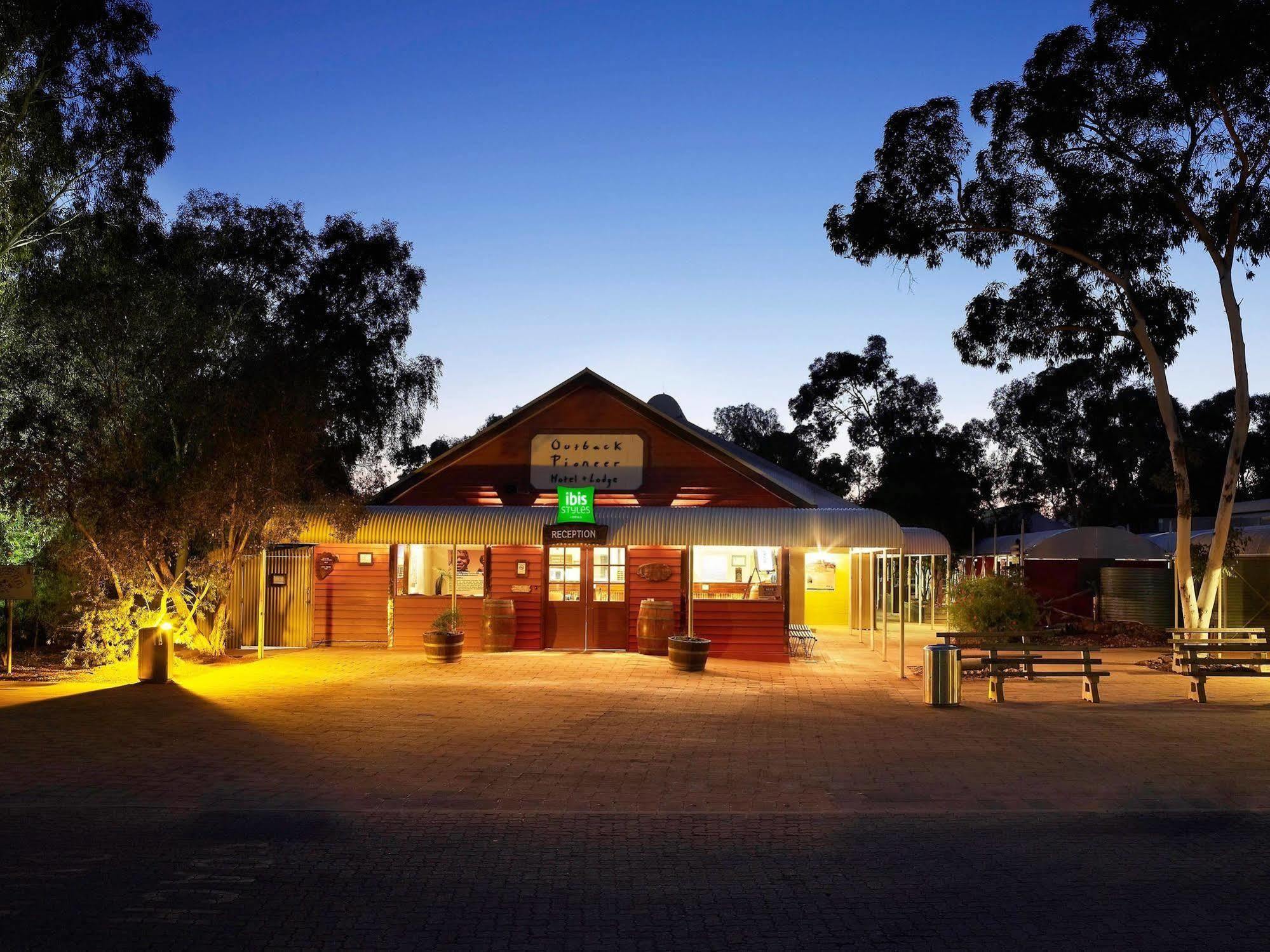 Outback Hotel Uluru Extérieur photo