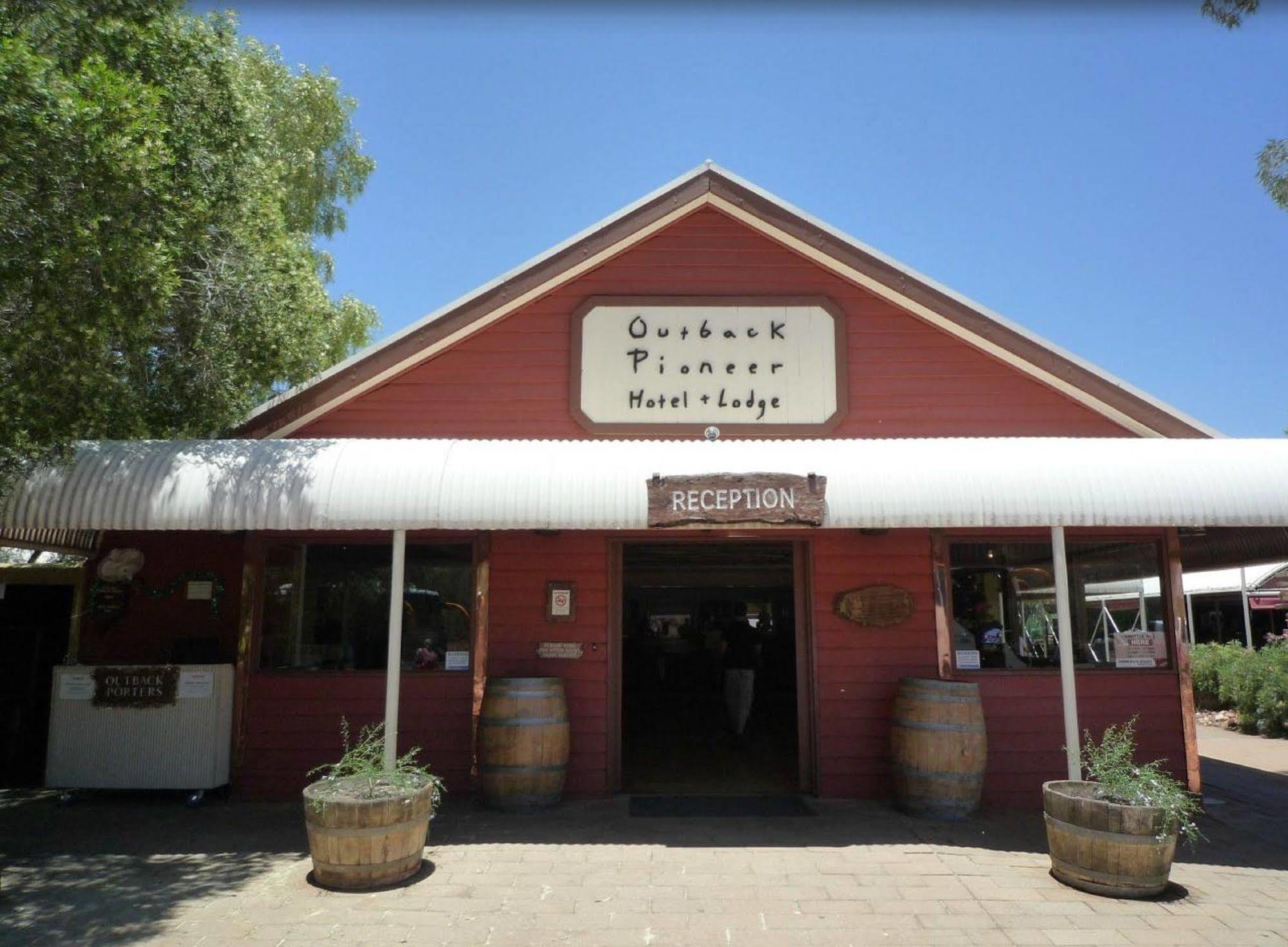 Outback Hotel Uluru Extérieur photo