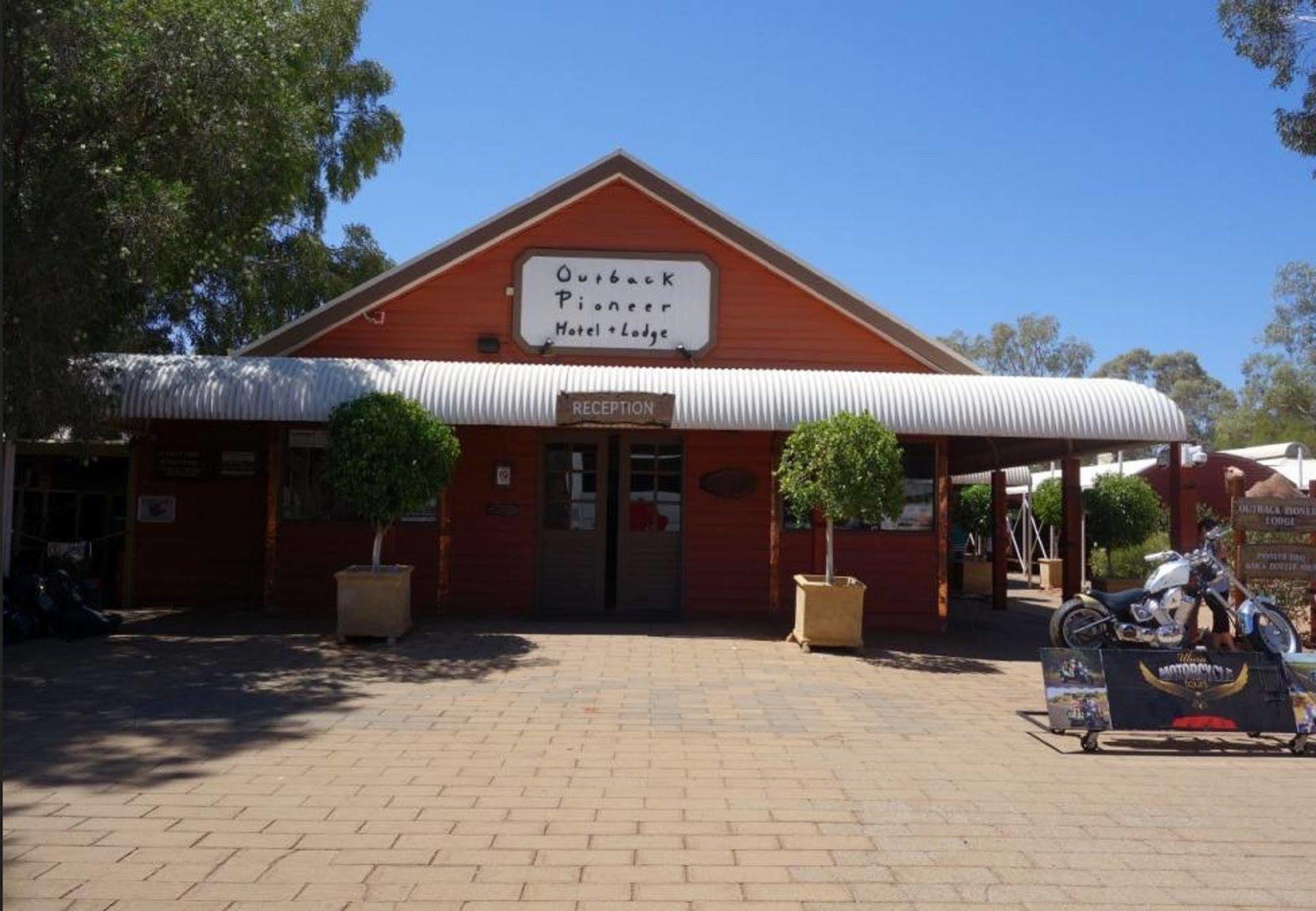 Outback Hotel Uluru Extérieur photo