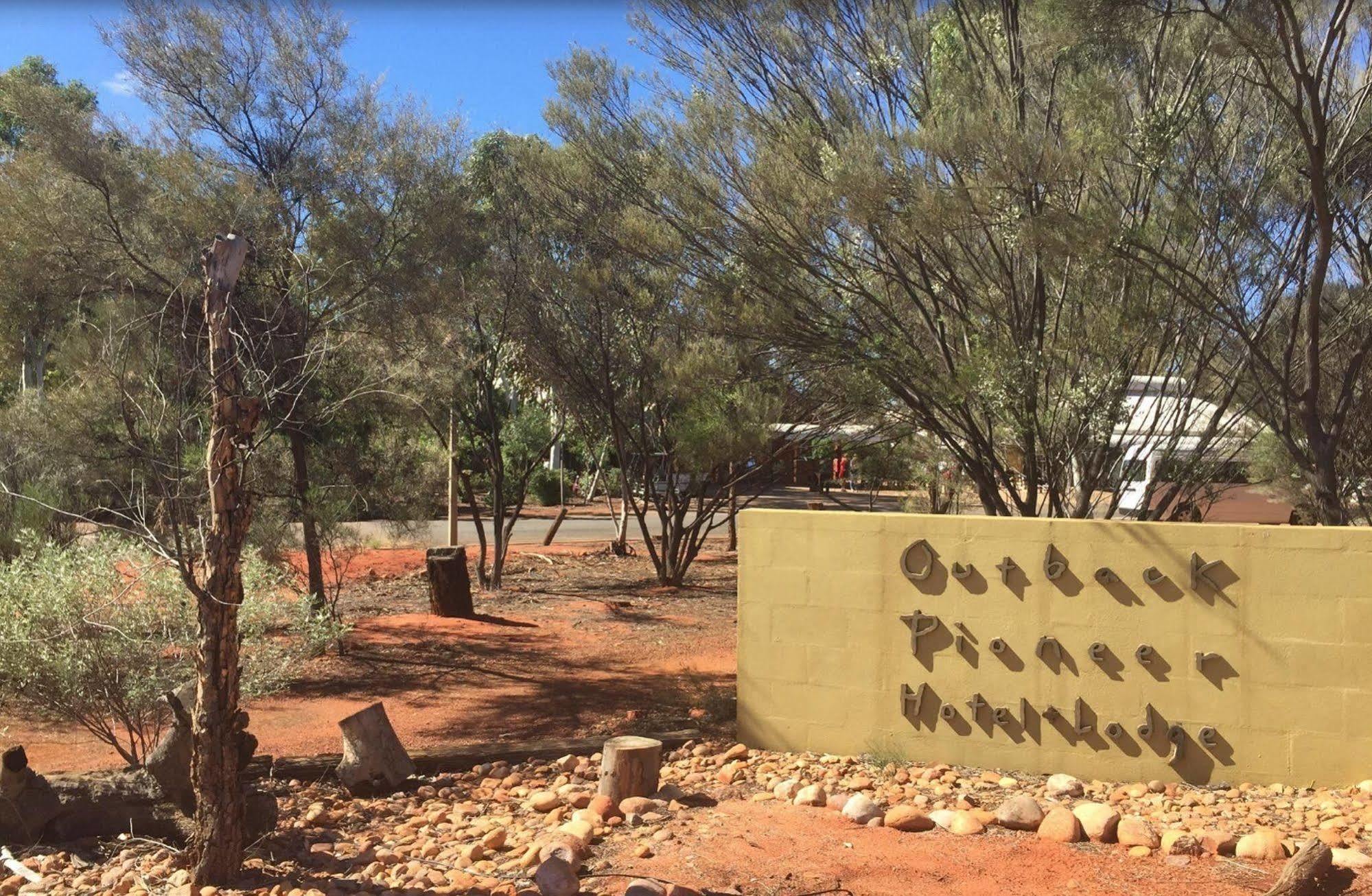 Outback Hotel Uluru Extérieur photo